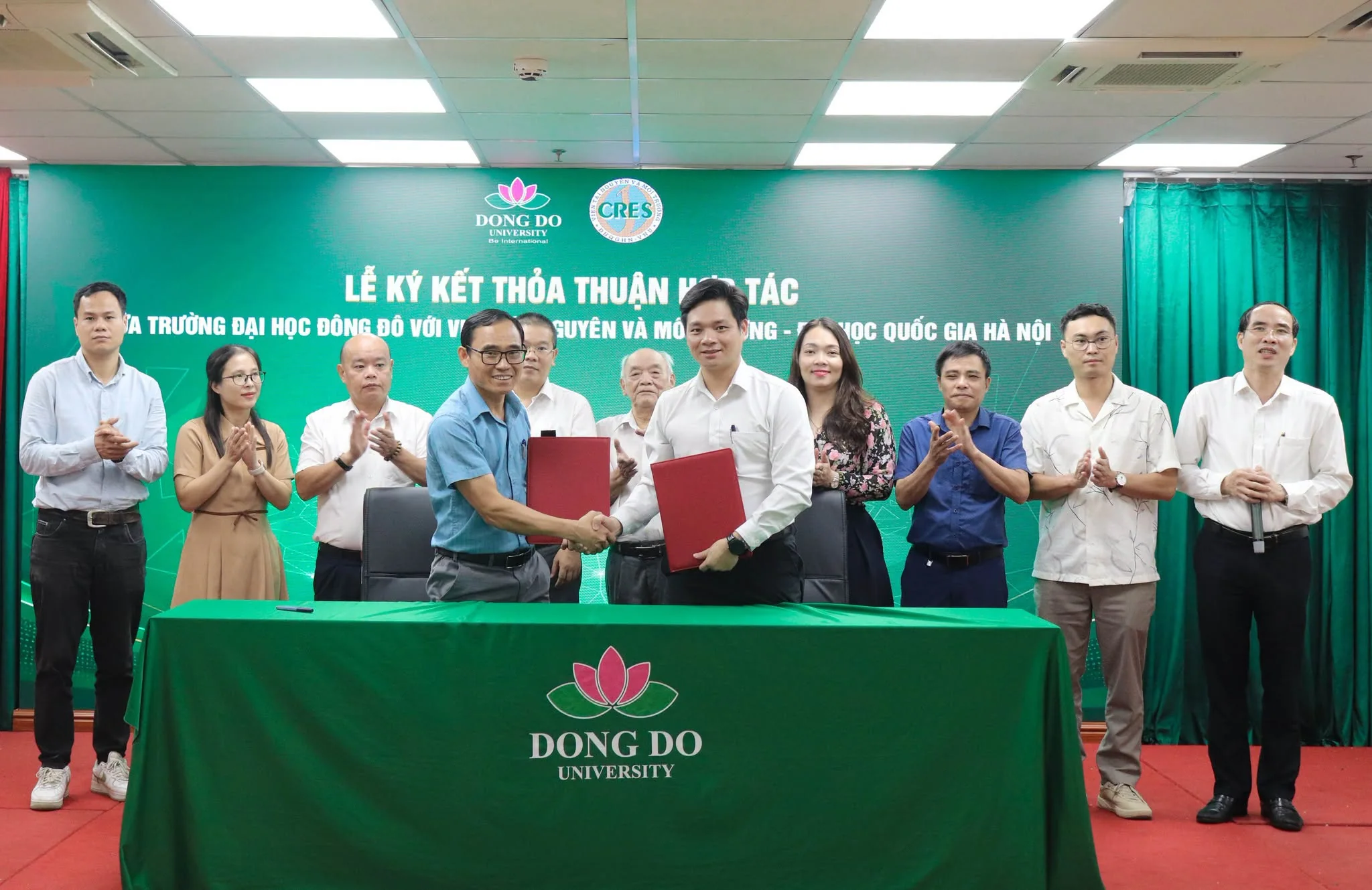 Lễ ký kết hợp tác giữa Trường Đại học Đông Đô và Viện Tài nguyên và Môi trường - ĐHQGHN